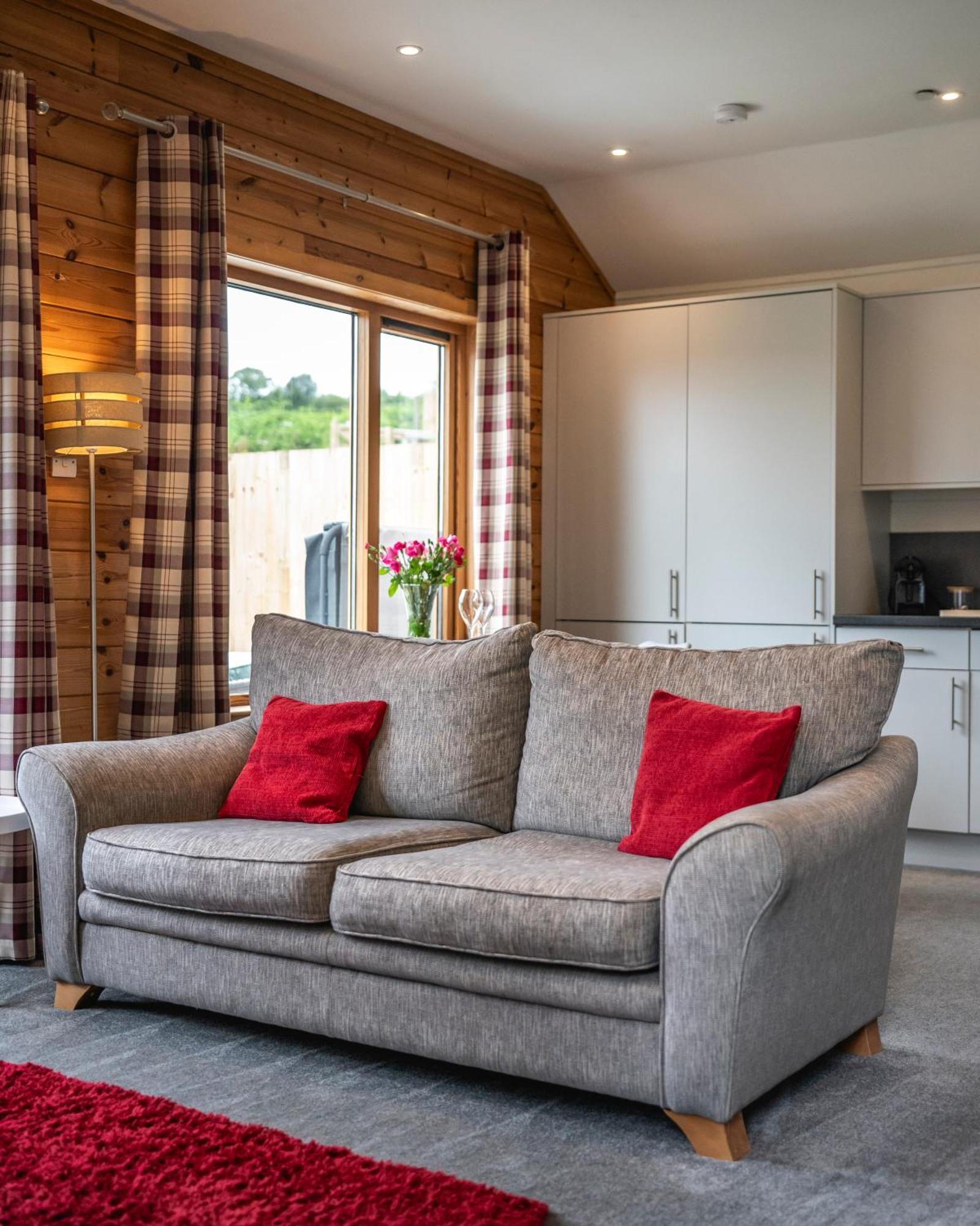 Kinnaird Woodland Lodges Pitlochry Exterior foto